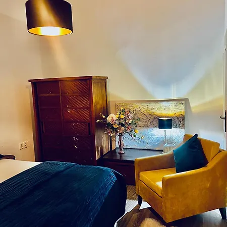 Csaky Palace Ba 3 Apartment *