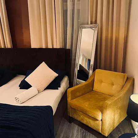 Csaky Palace Ba 3 Apartment *